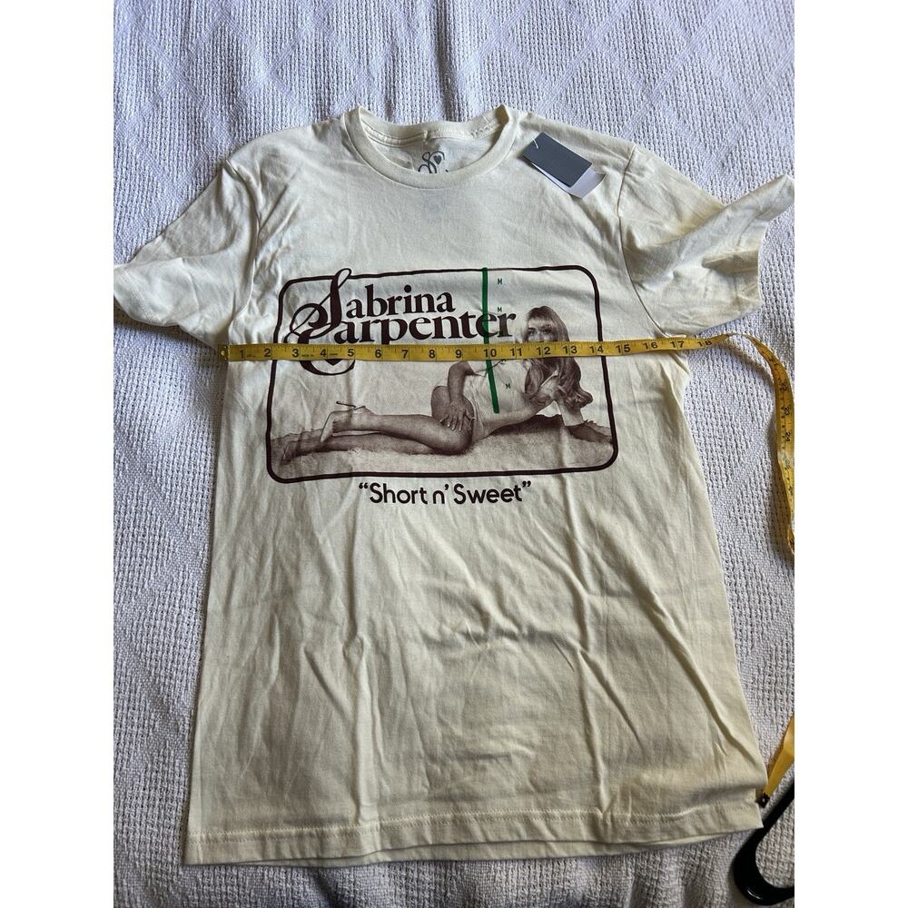 Sabrina Carpenter Short n Sweet Tour Graphic T-Shirt Cream Off White Sz M - Picture 4 of 5